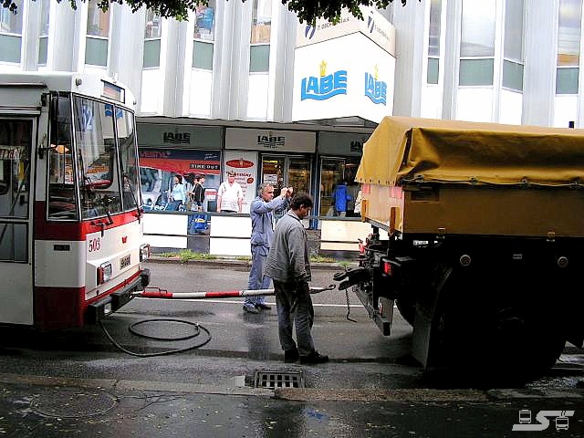 Kliknut�m okno zav�ete